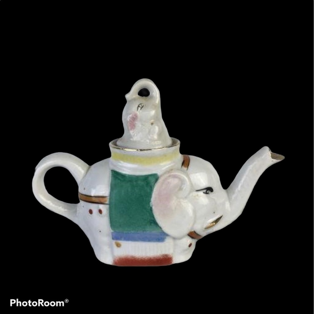 Vtg. Porcelain elephant tea pot signed china